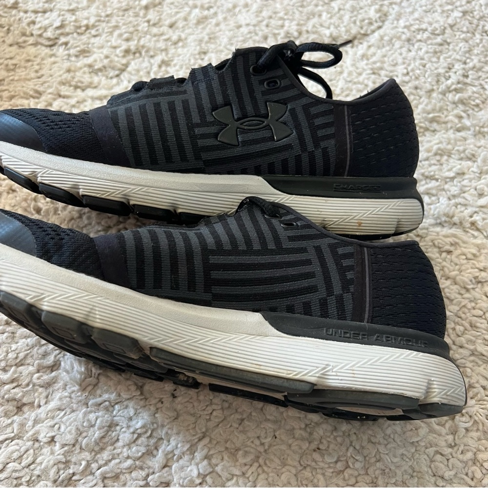 Under Armour Black Running Shoes - Picture 4 of 8